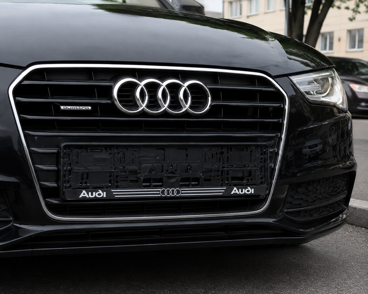 Рамка номерного знаку Audi пластикова Poputchik (1шт) 24-129-IS фото