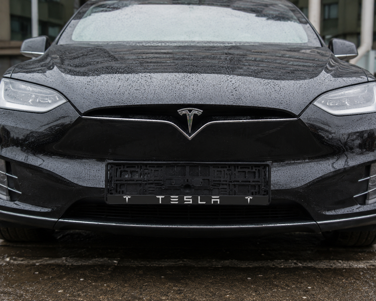 Рамка номерного знаку Tesla пластик Poputchik (1шт) 24-132-IS фото